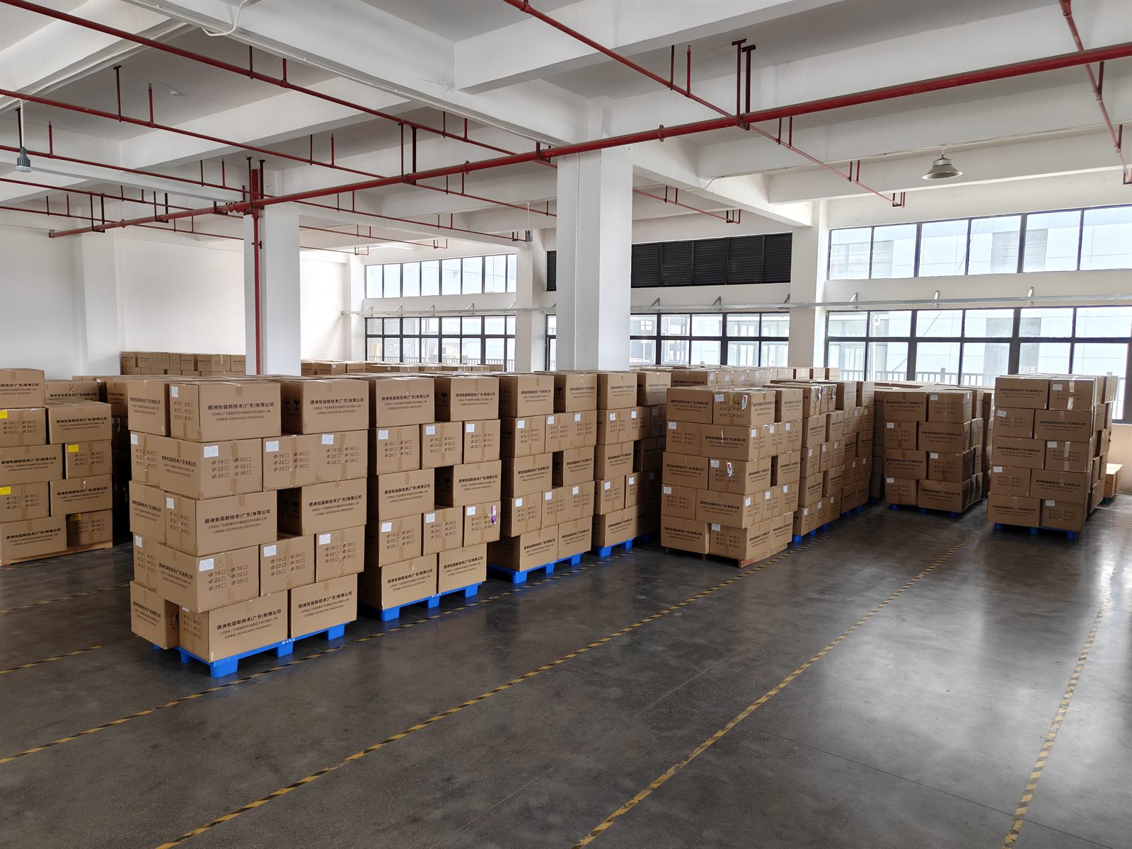 Finished cosmetic tube warehouse